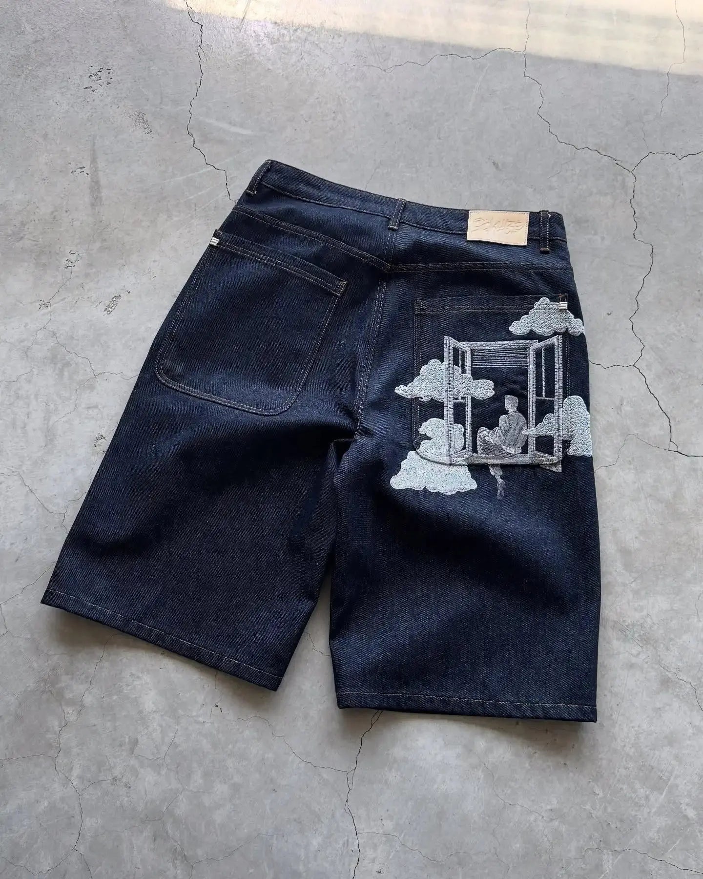 SHORT "WINDOW SCHULZE" – LØUNJ Lounj 